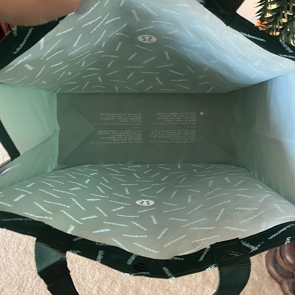 NWOT Lululemon Green Reusable Shopping Tote Shoulder Bag Lightweight - Picture 12 of 13